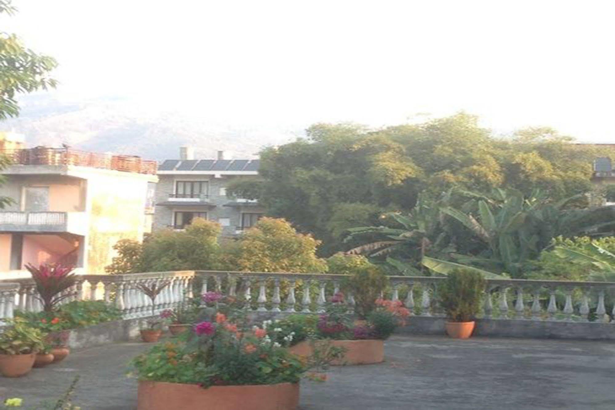 Sacred Valley Inn Pokhara Exterior foto